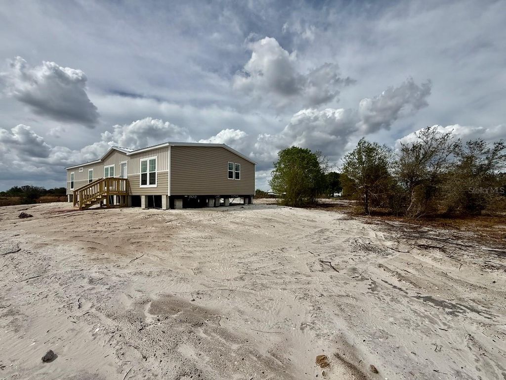 Image 45 of property listing at 15033 NW 264TH STREET, Okeechobee, FL 34972