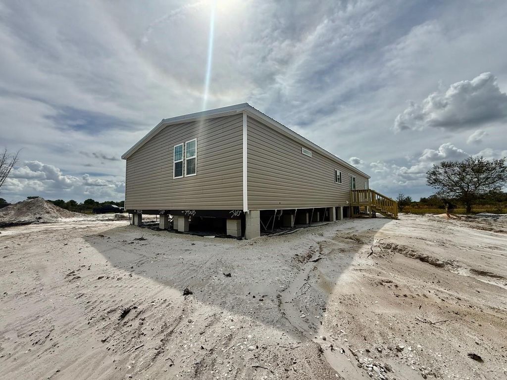 Image 48 of property listing at 15033 NW 264TH STREET, Okeechobee, FL 34972