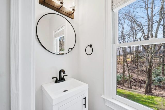 6005 Bateau Drive, Flowery Branch, GA 30542