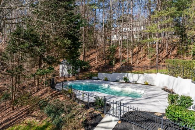 6005 Bateau Drive, Flowery Branch, GA 30542