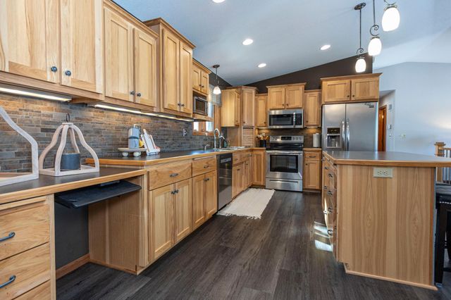 2311 S Burgen Drive SE, Alexandria, MN 56308