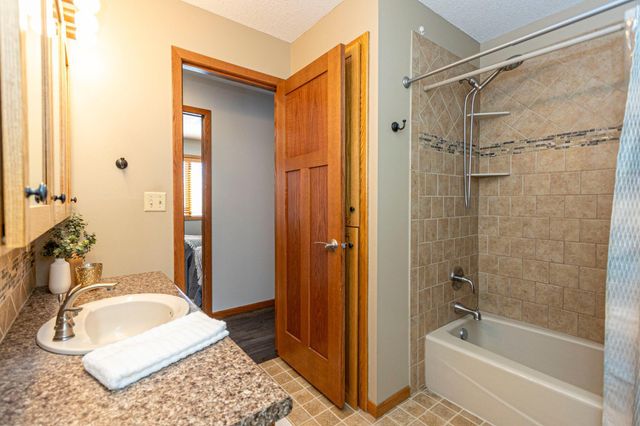 2311 S Burgen Drive SE, Alexandria, MN 56308