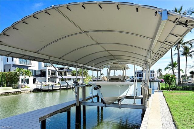 271 Bayview AVE, Naples, FL 34108