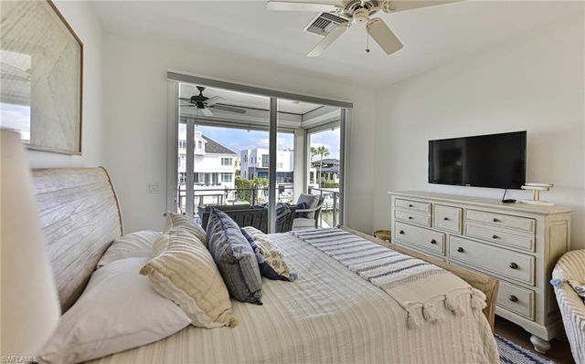 271 Bayview AVE, Naples, FL 34108