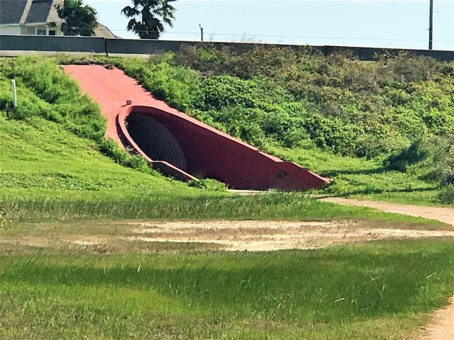 25010 Monterey Ct, Galveston, TX 77554