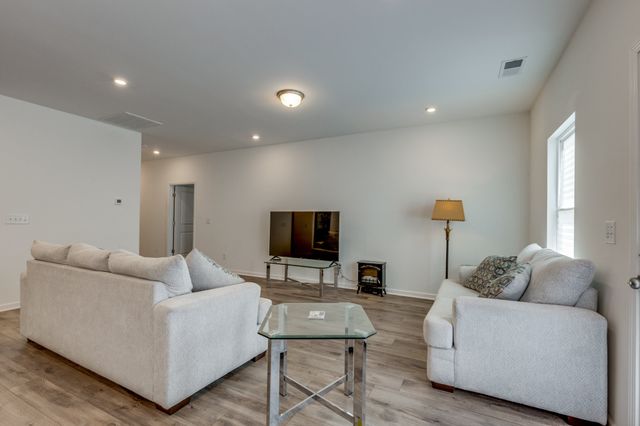 515 Morgan Meadows Way, Columbia, TN 38401