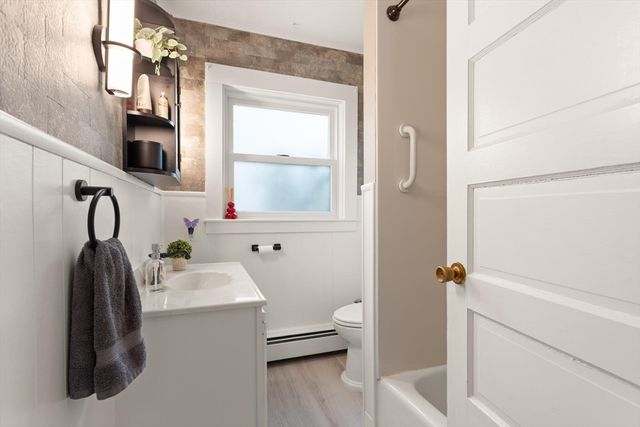 164 Leominster Rd, Lunenburg, MA 01462