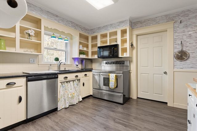 164 Leominster Rd, Lunenburg, MA 01462