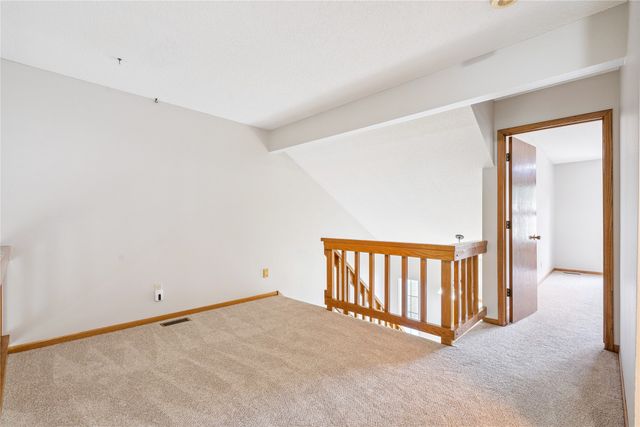 8024 Cobblestone Road, Urbandale, IA 50322