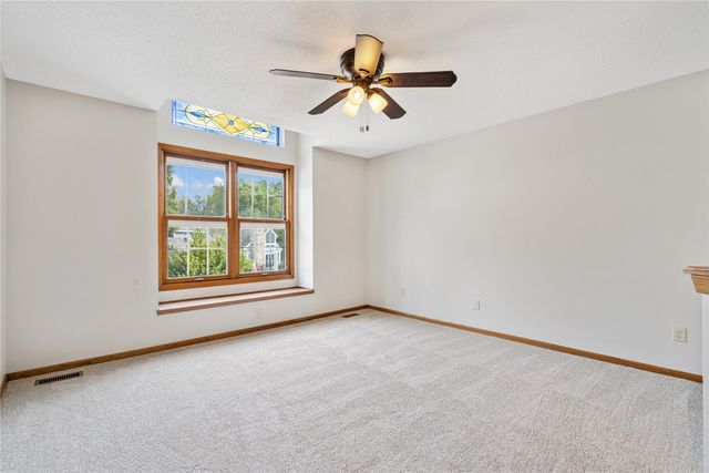 8024 Cobblestone Road, Urbandale, IA 50322