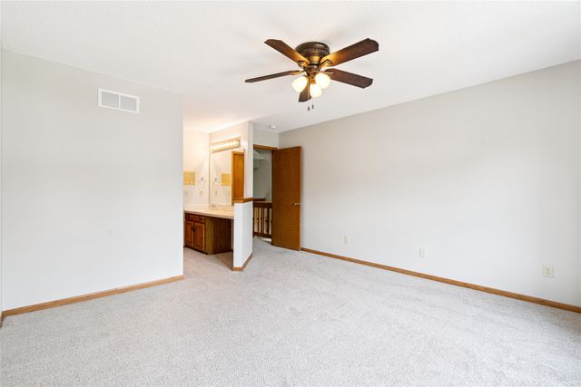 8024 Cobblestone Road, Urbandale, IA 50322