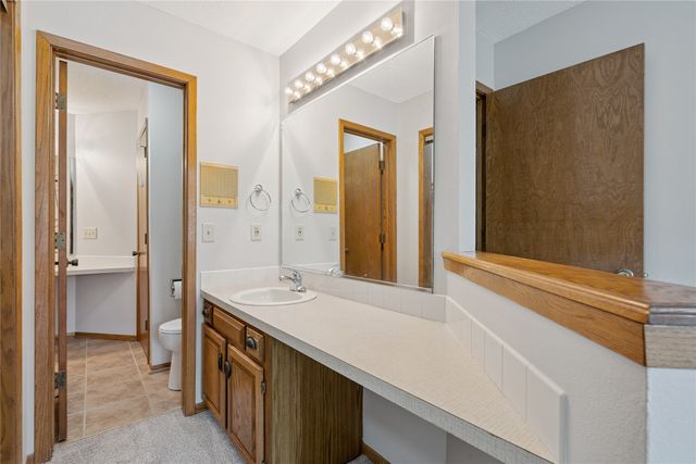 8024 Cobblestone Road, Urbandale, IA 50322