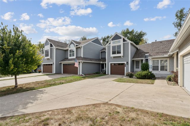 8024 Cobblestone Road, Urbandale, IA 50322