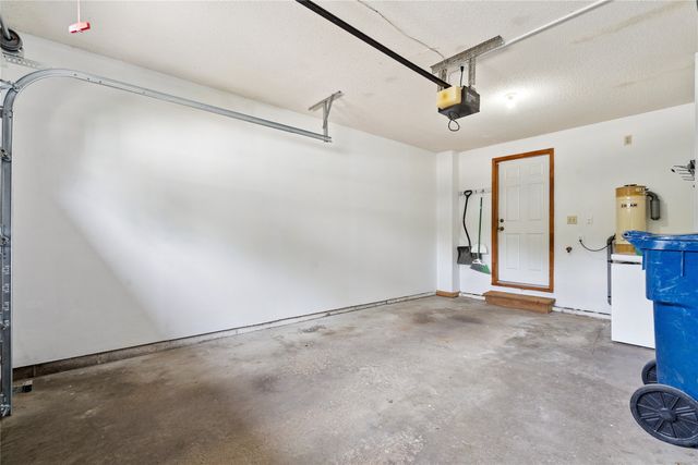 8024 Cobblestone Road, Urbandale, IA 50322