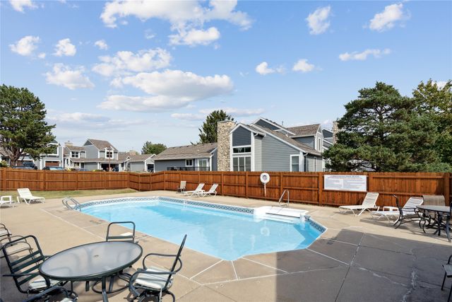 8024 Cobblestone Road, Urbandale, IA 50322