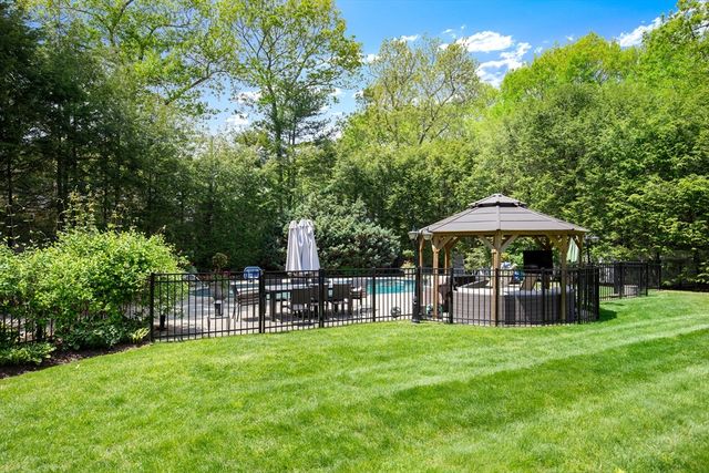 3 Stafford Rd, Lynnfield, MA 01940