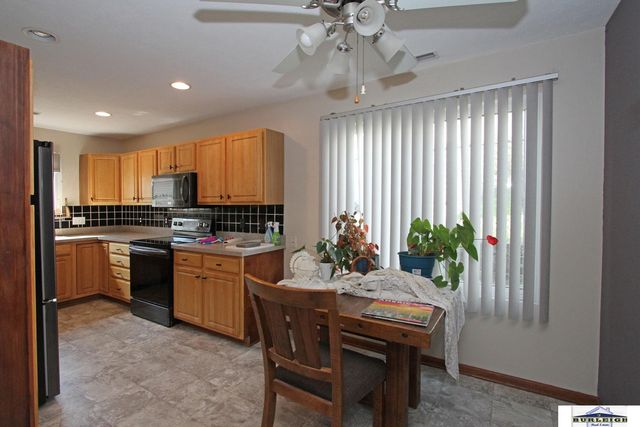 5520 Vavak Place, Lincoln, NE 68516