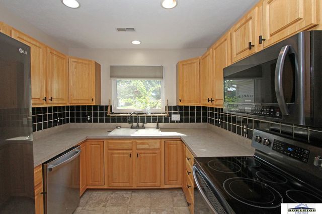 5520 Vavak Place, Lincoln, NE 68516