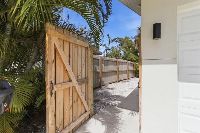 2121 PALM TERRACE, Sarasota, FL 34231