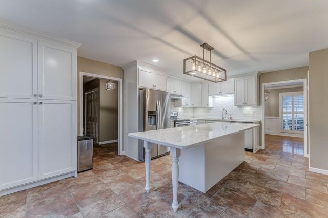 2002 Kingsridge Drive, Dalton, GA 30720