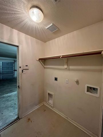 17148 Gleneagle Drive S, Conroe, TX 77385