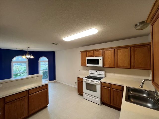 17148 Gleneagle Drive S, Conroe, TX 77385