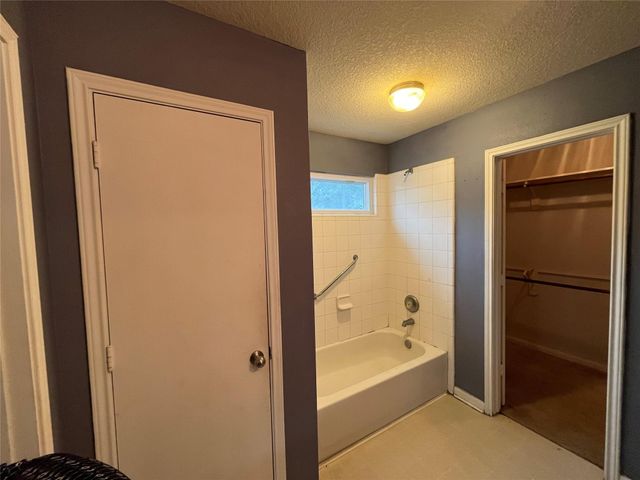 17148 Gleneagle Drive S, Conroe, TX 77385