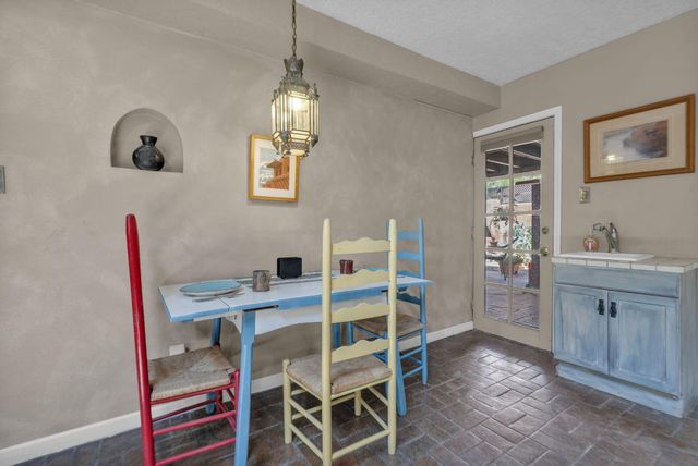2213 Dora Avenue NW, Albuquerque, NM 87104