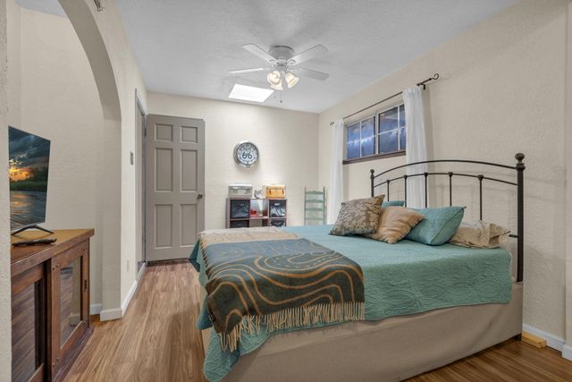2213 Dora Avenue NW, Albuquerque, NM 87104
