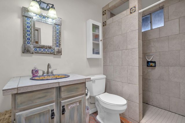 2213 Dora Avenue NW, Albuquerque, NM 87104