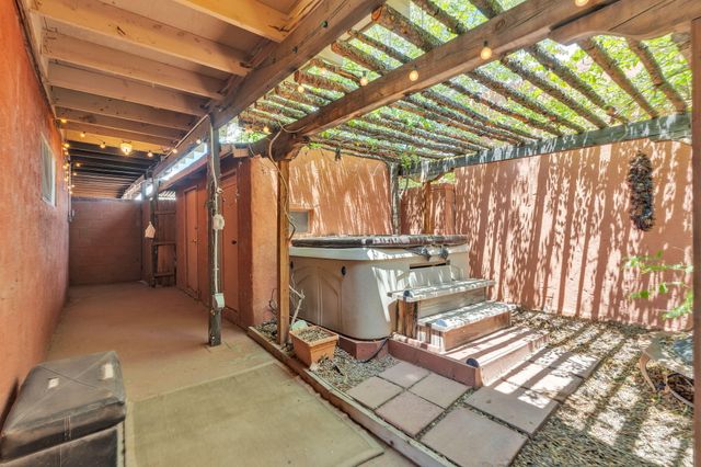 2213 Dora Avenue NW, Albuquerque, NM 87104