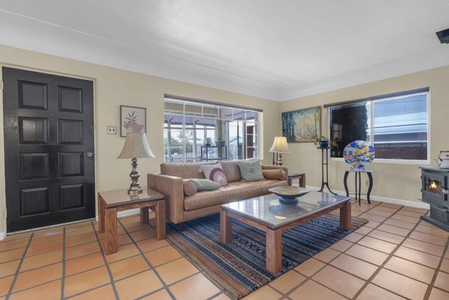 2213 Dora Avenue NW, Albuquerque, NM 87104
