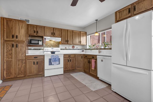 2213 Dora Avenue NW, Albuquerque, NM 87104