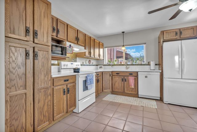 2213 Dora Avenue NW, Albuquerque, NM 87104