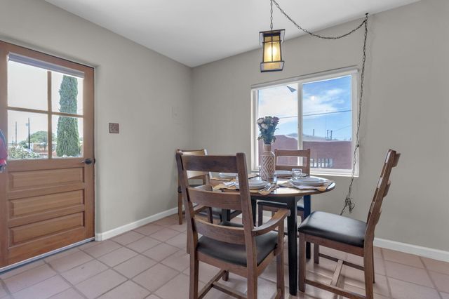 2213 Dora Avenue NW, Albuquerque, NM 87104