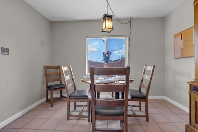 2213 Dora Avenue NW, Albuquerque, NM 87104