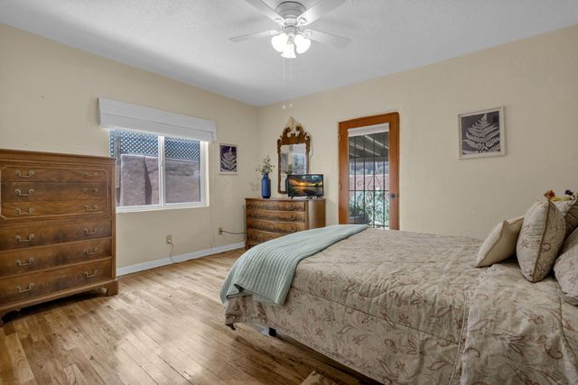 2213 Dora Avenue NW, Albuquerque, NM 87104