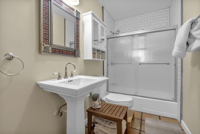 2213 Dora Avenue NW, Albuquerque, NM 87104