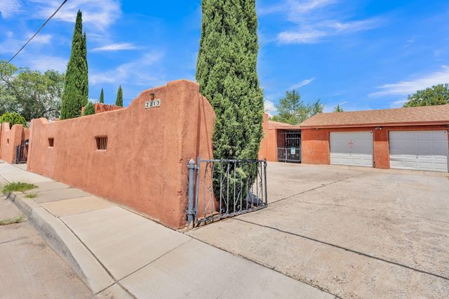 2213 Dora Avenue NW, Albuquerque, NM 87104