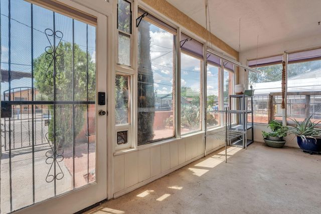 2213 Dora Avenue NW, Albuquerque, NM 87104