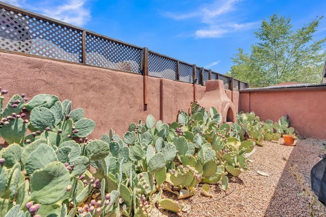 2213 Dora Avenue NW, Albuquerque, NM 87104