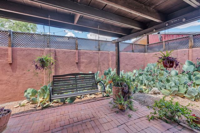 2213 Dora Avenue NW, Albuquerque, NM 87104