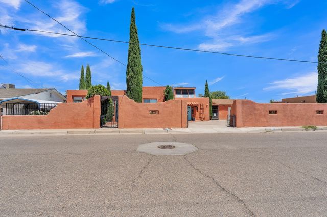 2213 Dora Avenue NW, Albuquerque, NM 87104