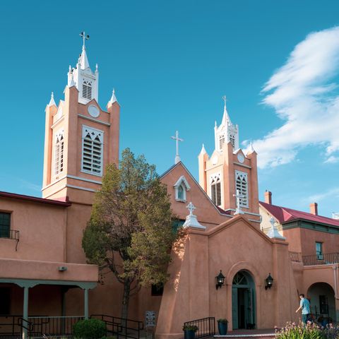 2213 Dora Avenue NW, Albuquerque, NM 87104