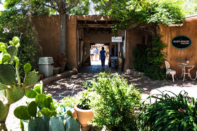 2213 Dora Avenue NW, Albuquerque, NM 87104