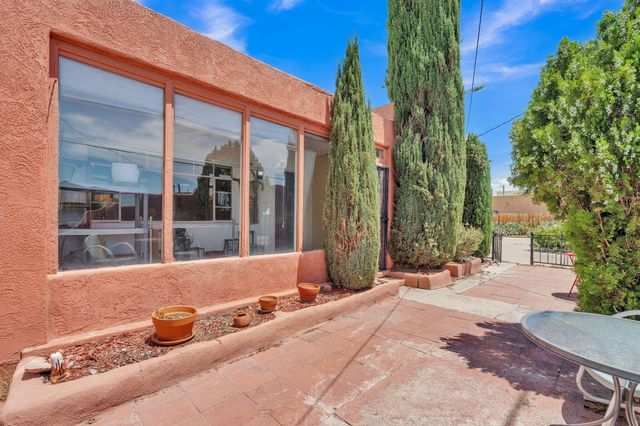 2213 Dora Avenue NW, Albuquerque, NM 87104