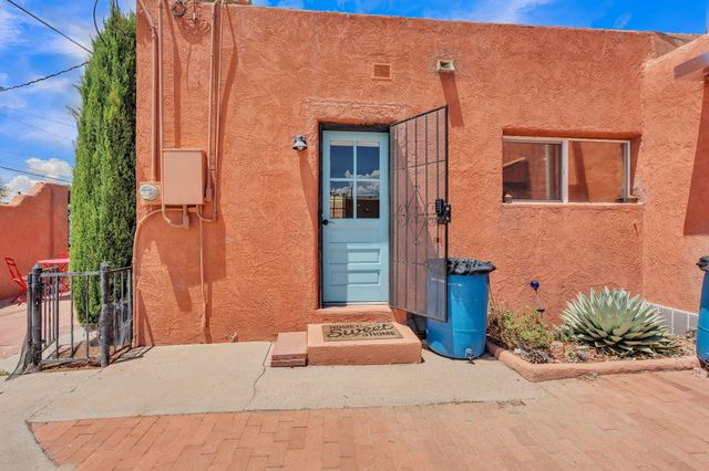 2213 Dora Avenue NW, Albuquerque, NM 87104