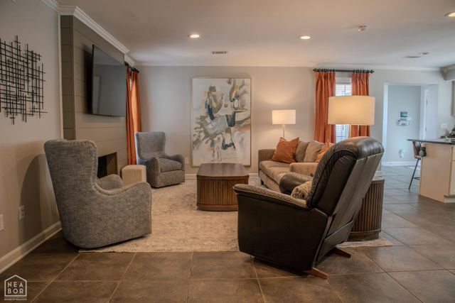 1210 W Country Club, Jonesboro, AR 72401