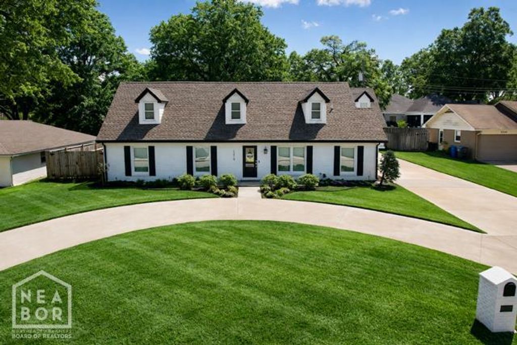 1210 W Country Club, Jonesboro, AR 72401