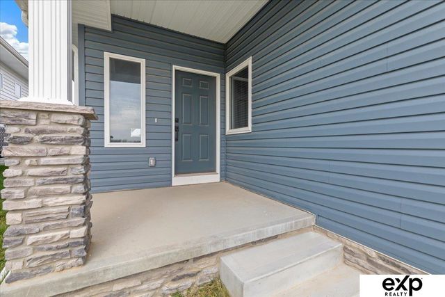 8114 S 177th Street, Omaha, NE 68136